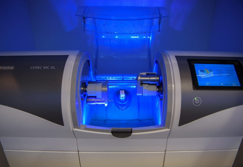 院内技工による即日対応